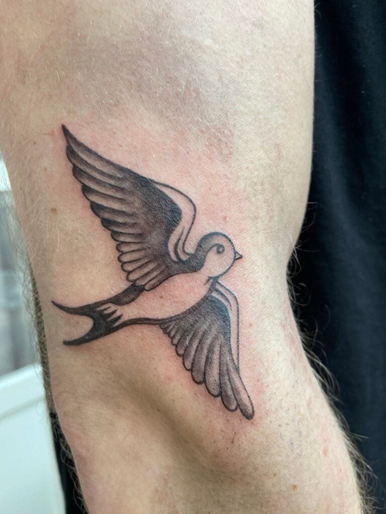 tattoo-fineline-groningen-artists-afspraak-best-beoordeeld-studio-vrouw