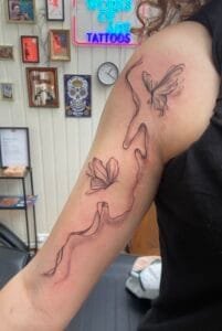 tattoos-groningen-fineline-artists-vrouw-shop