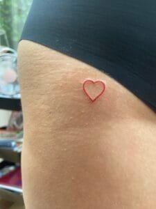 tattoo-fineline-groningen-artists-afspraak-best-beoordeeld-studio-vrouw