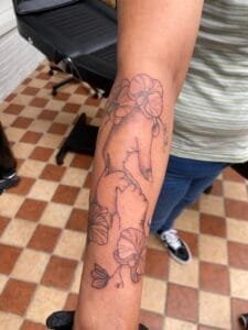 tattoo-fineline-groningen-artists-afspraak-best-beoordeeld-studio-vrouw