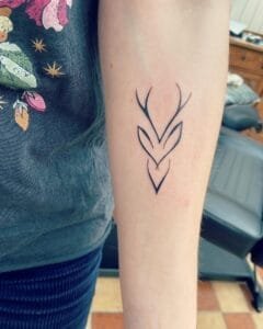 tattoo-fineline-groningen-artists-afspraak-best-beoordeeld-studio-vrouw