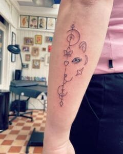 tattoo-fineline-groningen-artists-afspraak-best-beoordeeld-studio-vrouw